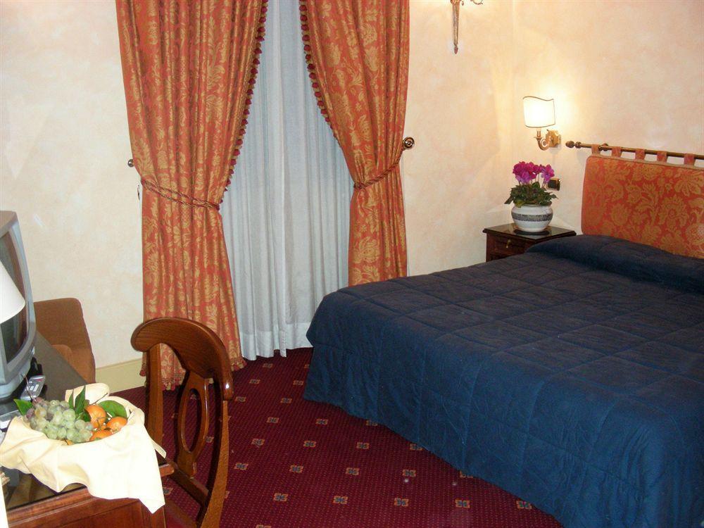 Lh Grand Hotel Hermitage Rome Room photo